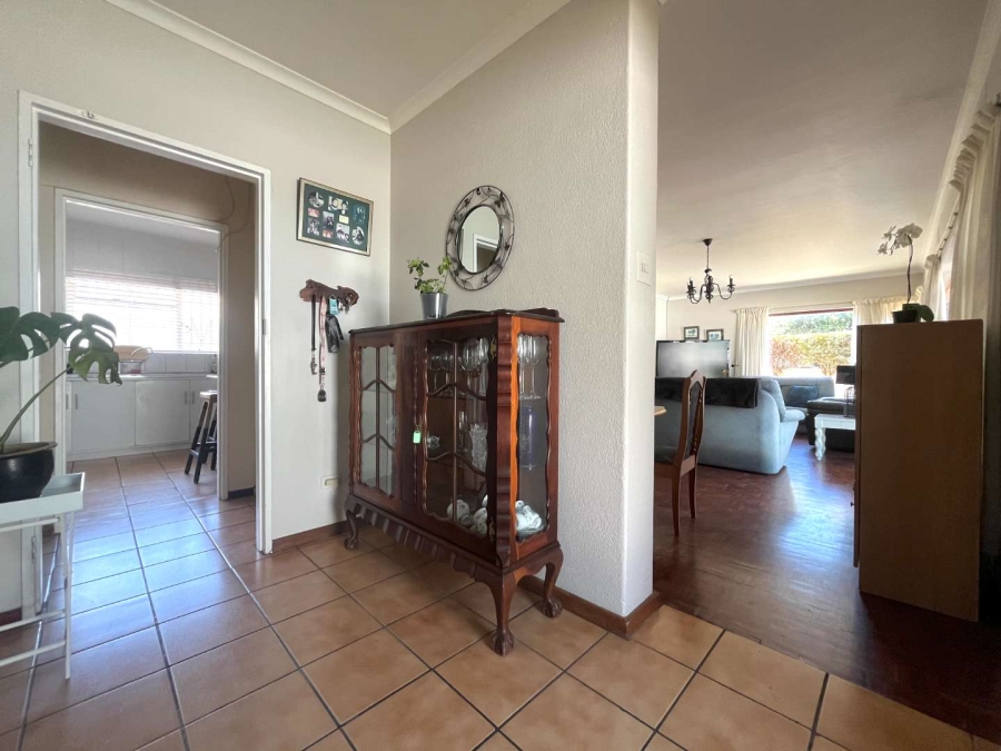 4 Bedroom Property for Sale in Lakeside Western Cape